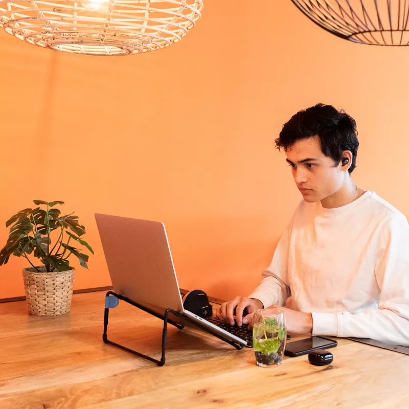 R-Go Tools nešiojamojo kompiuterio stovas R-Go Steel Travel, ergonomiškas ir sulankstomas, tinka 10–22 colių nešiojamam kompiuteriui, juodas