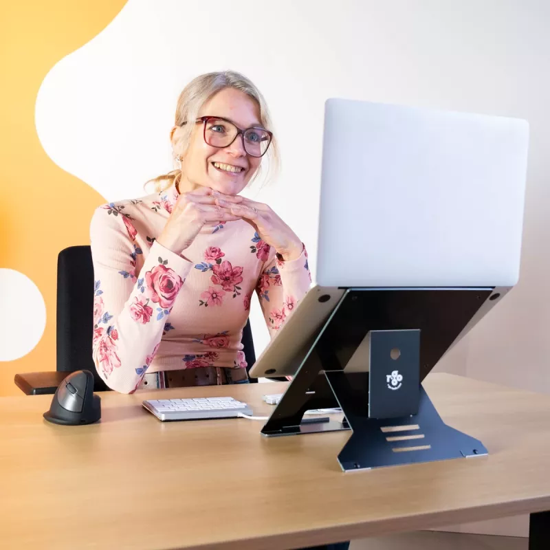 R-Go Tools nešiojamojo kompiuterio stovas R-Go Riser Document, ergonomiškas, sulankstomas ir reguliuojamas stovas su dokumentų laikikliu, juodas