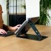 R-Go Tools planšetės ir nešiojamojo kompiuterio stovas R-Go Riser Duo, tinka 10–22 colių ekranui, juodas