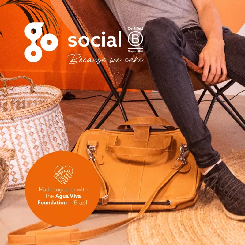 R-Go Tools Dėklas nešiojamam kompiuteriui R-Go Viva, natūrali oda, su integruotu stovu, petnešėle, 15,6 colio, rudas