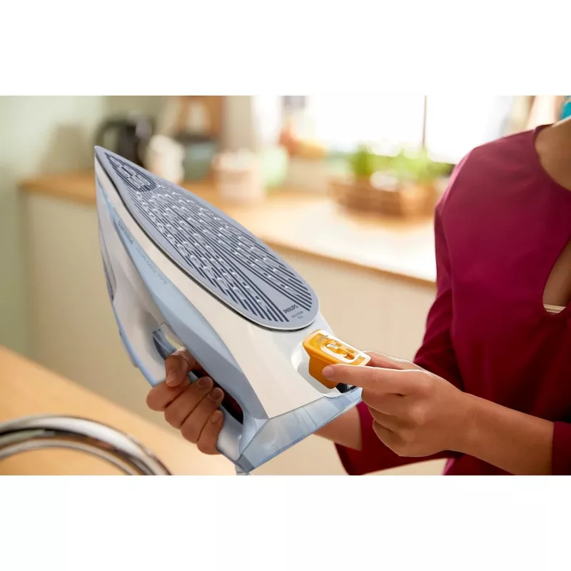 Lygintuvas Philips 7000 serijos DST7011/20 — 2600 W, 0,3 L bakelis, SteamGlide Plus padas, vertikalus garas