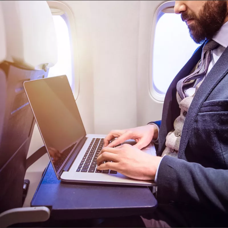 StarTech.com 17.3 colių 16:9 nešiojamojo kompiuterio privatumo filtras, apsauga nuo akinimo, mėlynos šviesos mažinimas 51%, ekrano apsauga su +/- 30 laipsnių žiūrėjimo kampu, matinis/blizgus