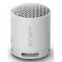 Sony SRS-XB100 - Belaidis Bluetooth garsiakalbis, IP67 atsparus vandeniui ir dulkėms, 16 val. baterija, ekologiškas, lauko ir kelionių modelis, šviesiai pilka