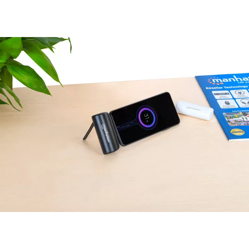 Manhattan nešiojamas powerbank su integruotu USB-C kištuku, 5000 mAh, iki 10W išvestis, stovelis, juoda, 1 metų garantija