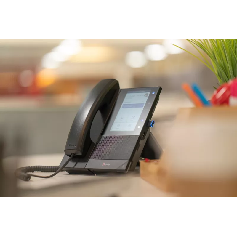 HP Poly CCX 500 versijinis daugialypės terpės telefonas su atviru SIP ir PoE palaikymu
