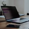 StarTech.com 17 colių 16:10 atverčiamas privatumo ekranas su lietimu, antirefleksiniu mėlynos šviesos filtru, nešiojamojo kompiuterio monitoriaus ekrano apsauga, +/- 30 laipsnių žiūrėjimo kampas