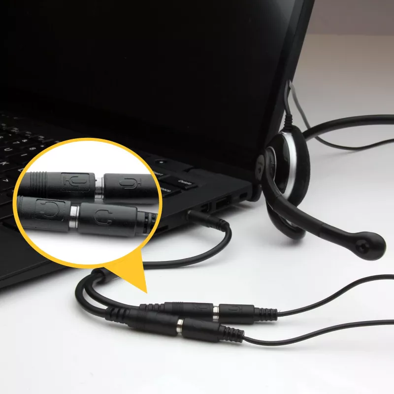 StarTech.com ausinių adapteris su atskirais ausinių ir mikrofono lizdais - 3,5 mm 4 kontaktų į 2x 3 kontaktų 3,5 mm M/F