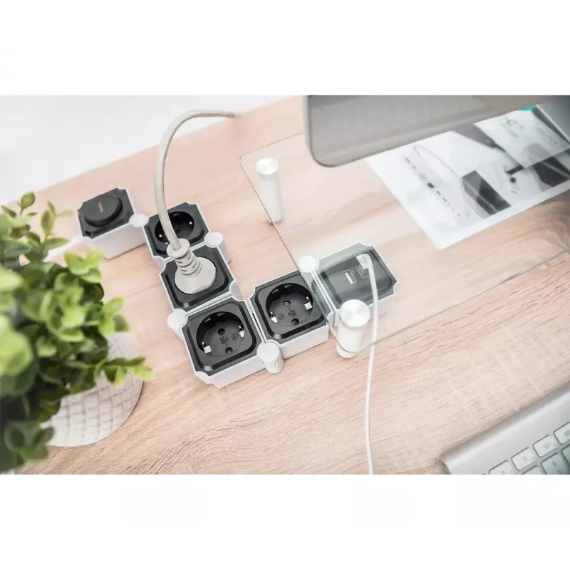 Digitus Flexible 4-ių lizdų ilgintuvas su 2 USB prievadais ir jungikliu