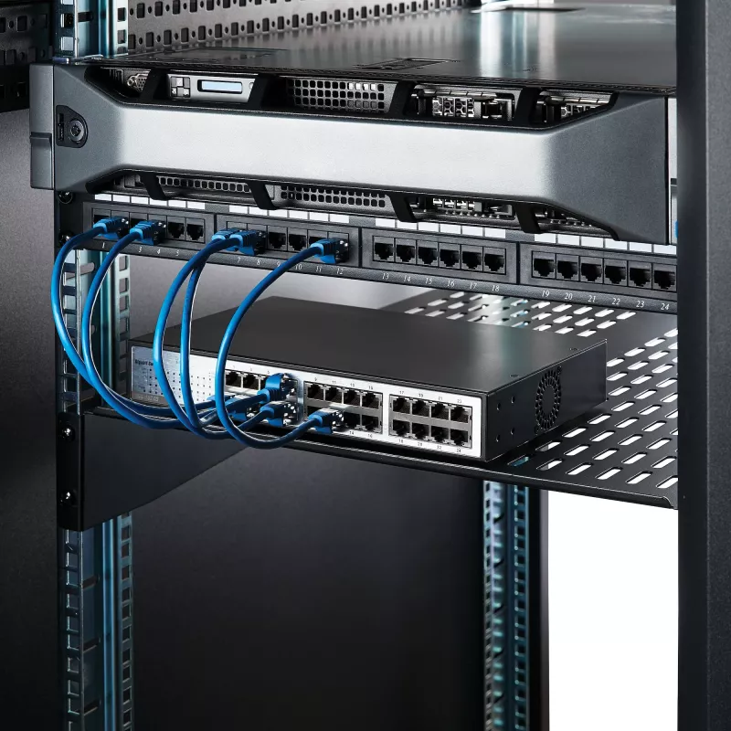StarTech.com CABSHELF22V 2U ventiliuojama lentyna serverio stovui - 22 colių gylio, juoda
