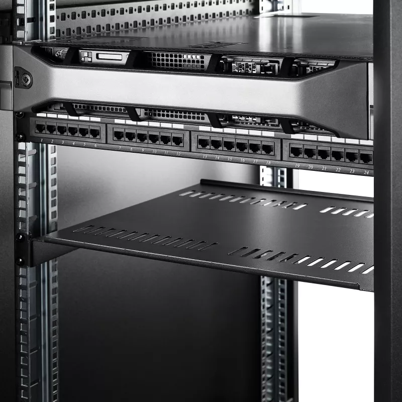StarTech.com 1U serverinė lentyna – universali ventiliuojama konsolinė lentyna 19 inch tinklo įrangos stovui – plieninė, 20 kg talpa, 16 colių gylio, juoda