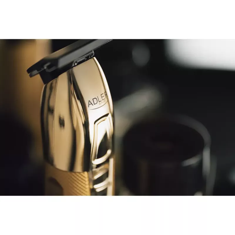 Barzdos kirpimo mašinėlė Adler AD 2836G baterija 0.9 6 mm auksinė