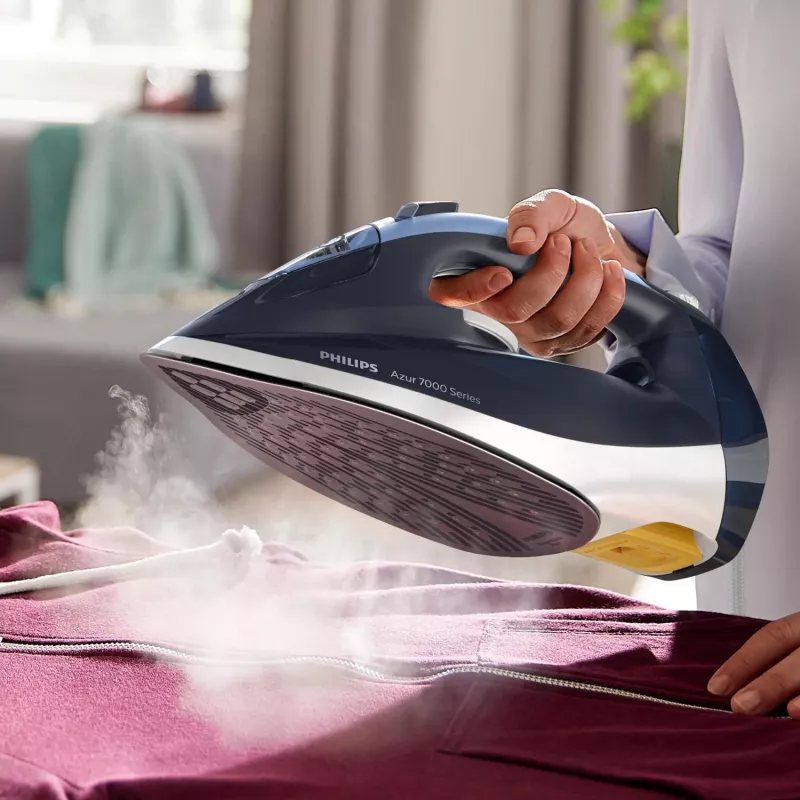 Sausas ir garinis lygintuvas Philips DST7030/20 — 2800 W, 0,3 L bakelis, 50 g/min nuolatinis garas, 250 g/min garo smūgis, SteamGlide Plus padas
