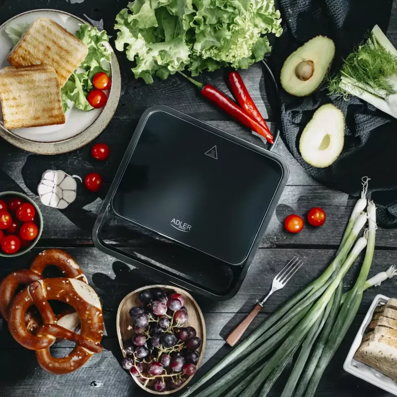 Sumuštinių keptuvė 2-in-1 Adler AD 3070b — 850 W, 2 plokštės, juoda
