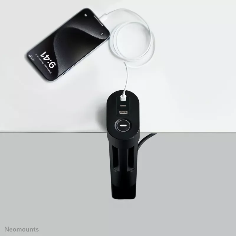Neomounts DS22-840BL6 VOLT stalinis lizdas su spaustuku, USB-C ir USB-A prievadais - greitas įkrovimas