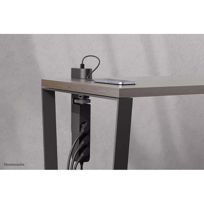 Neomounts DS22-840BL6 VOLT stalinis lizdas su spaustuku, USB-C ir USB-A prievadais - greitas įkrovimas
