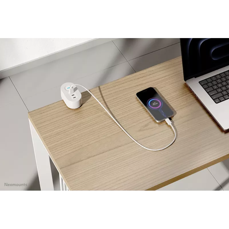 Neomounts DS22-840WH6 stalinis kištukinis lizdas su spaustuku, USB-C ir USB-A prievadais – greitas įkrovimas