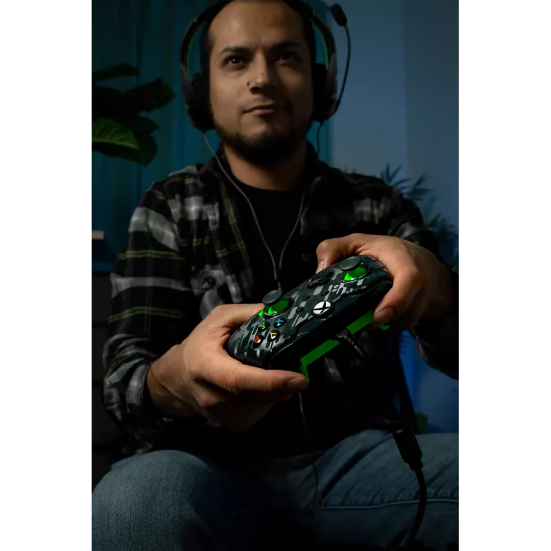 PDP Wired Controller: Neon Carbon, Skirta Xbox ir Windows 10/11