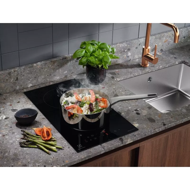 Electrolux Serie 300 LIT30231C Juoda Įmontuojama 29 cm Zoninė indukcinė kaitlentė 2 zonos