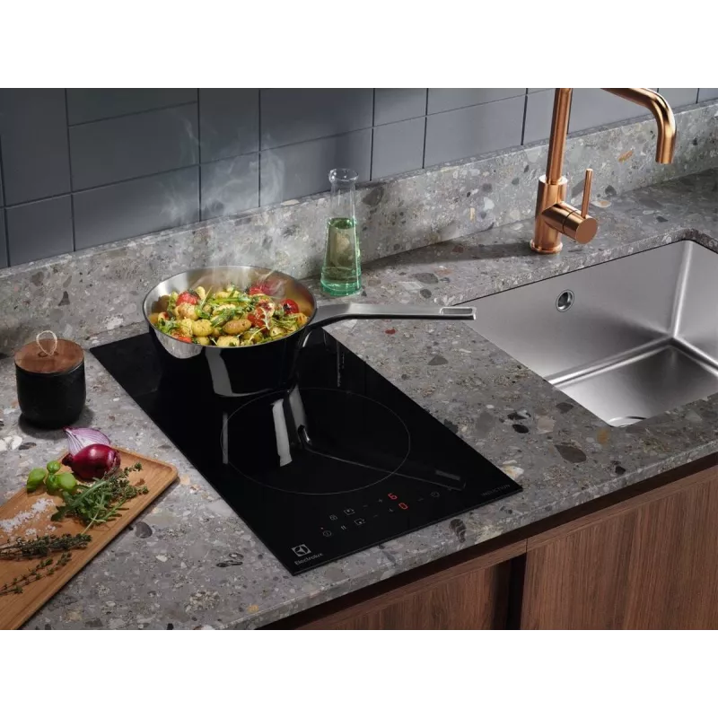 Electrolux Serie 300 LIT30231C Juoda Įmontuojama 29 cm Zoninė indukcinė kaitlentė 2 zonos