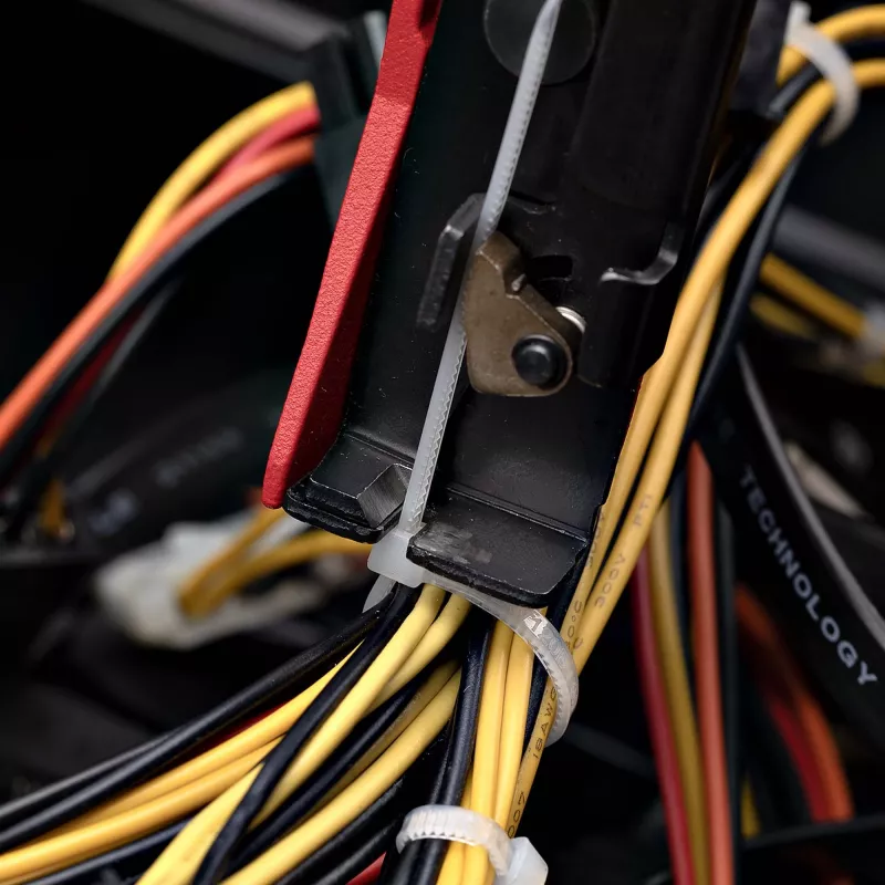 Įrankis kabelių raiščiams StarTech.com, nailoninių užtraukiamųjų raiščių pistoletas, įtempimo ir pjovimo įrankis, tinka 2,4–4,8 mm raiščiams, TAA