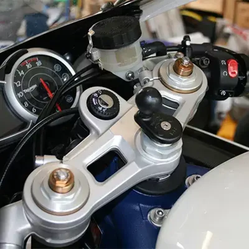 RAM Mounts motociklo šakės stovo dvigubo lizdo rutulinis laikiklis aliuminis juodas