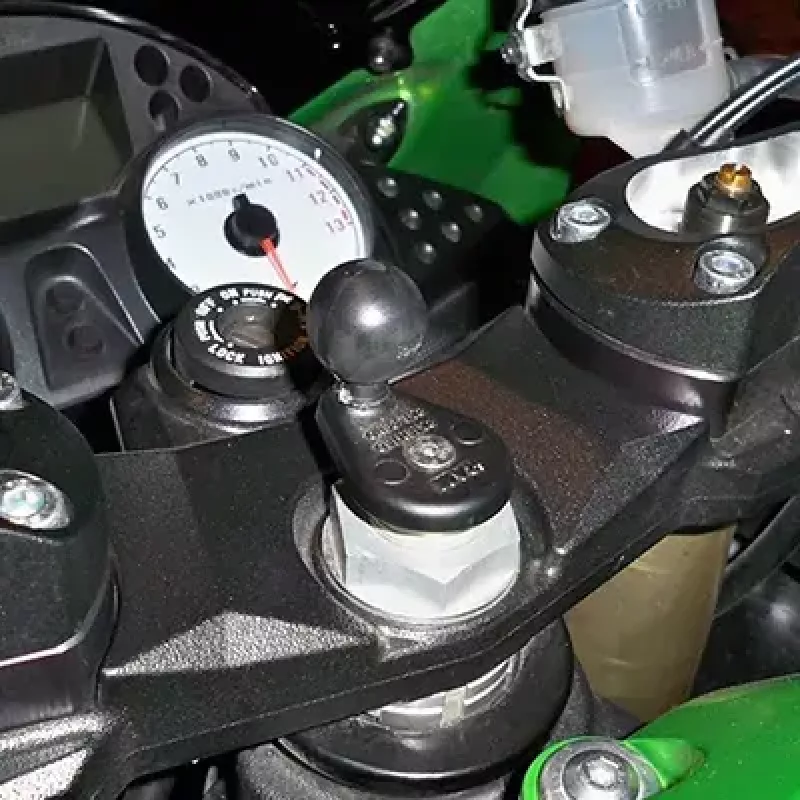 RAM Mounts motociklo šakės stovo dvigubo lizdo rutulinis laikiklis aliuminis juodas