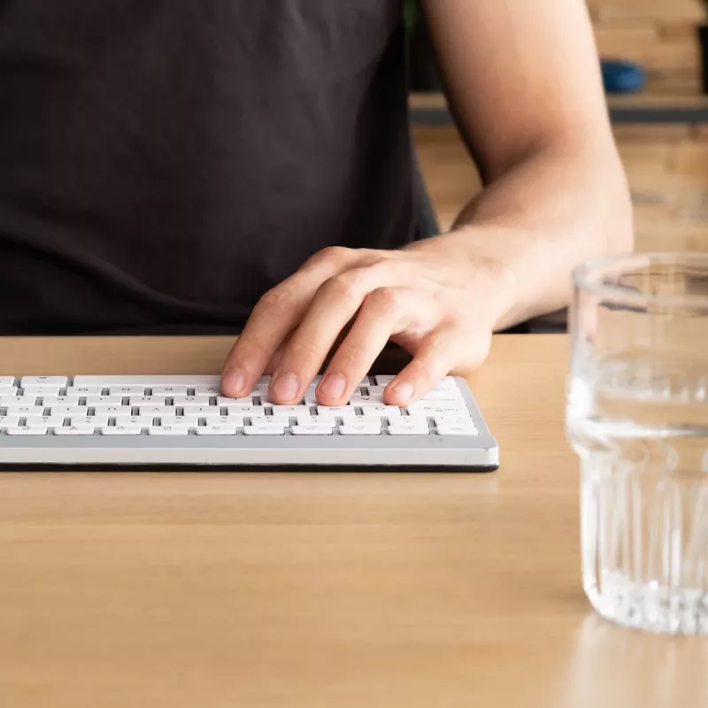 Ergonominė klaviatūra R-Go Tools Compact Break, kompaktiška su pertraukų programine įranga, QWERTZ (DE), Bluetooth, balta