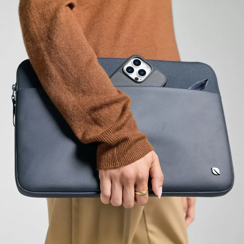 Incase A.R.C. Sleeve 16 inch nešiojamam kompiuteriui iš 100% perdirbto poliesterio (M1-M4, 2021-2024) tamsiai mėlyna