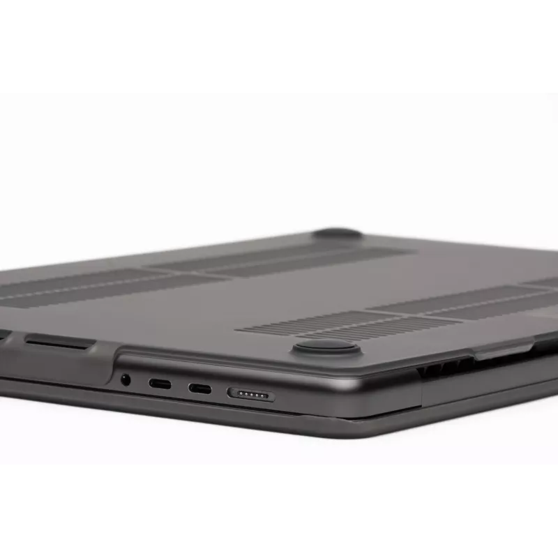 Kietas dėklas Zagg MacBook Pro 13 M2/M1 (20) — Dūminis, apsauginis korpusas