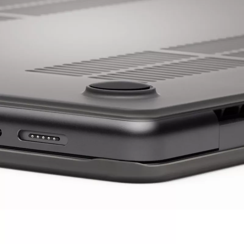 Kietas dėklas Zagg MacBook Pro 13 M2/M1 (20) — Dūminis, apsauginis korpusas