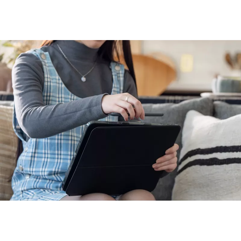 ZAGG Pro Keys 2 QWERTZ vokiškas juodas Bluetooth klaviatūra ir dėklas iPad Pro 11 (M4)