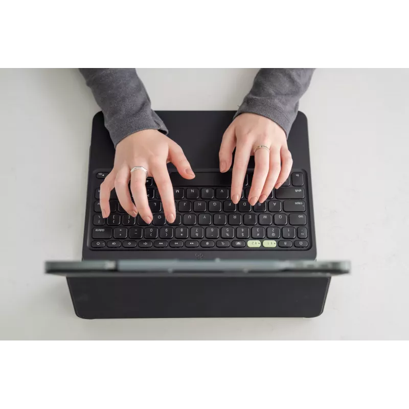 ZAGG Pro Keys 2 QWERTZ vokiškas juodas Bluetooth klaviatūra ir dėklas iPad Pro 11 (M4)