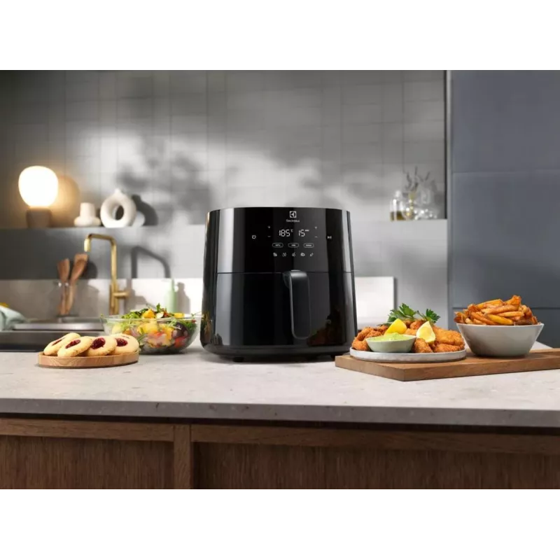 Karšto oro gruzdintuvė Electrolux EAF7B – 6.8 L, 1800 W, liečiamasis valdymas, 8 programos, max 200°C, juoda