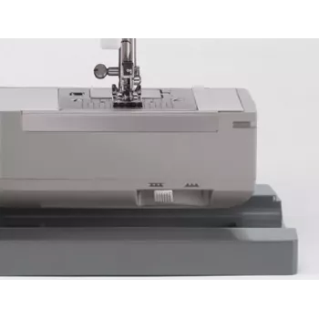 Automatinė siuvimo mašina SINGER Heavy Duty 4432 – 32 siūlės, 1100 RPM, 6 mm siūlės plotis, laisva rankovė, 120 V