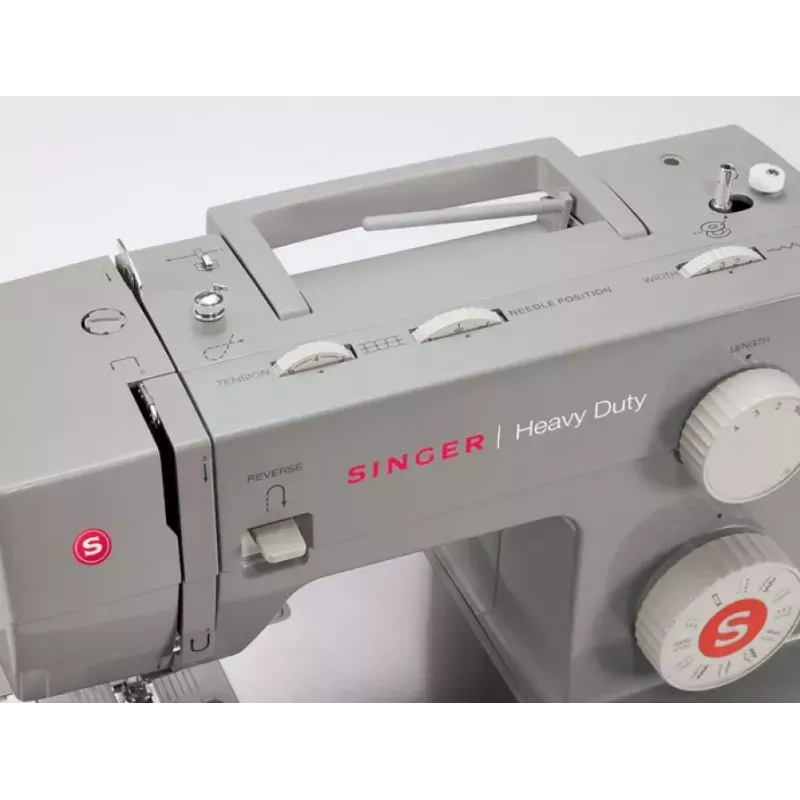 Automatinė siuvimo mašina SINGER Heavy Duty 4432 – 32 siūlės, 1100 RPM, 6 mm siūlės plotis, laisva rankovė, 120 V
