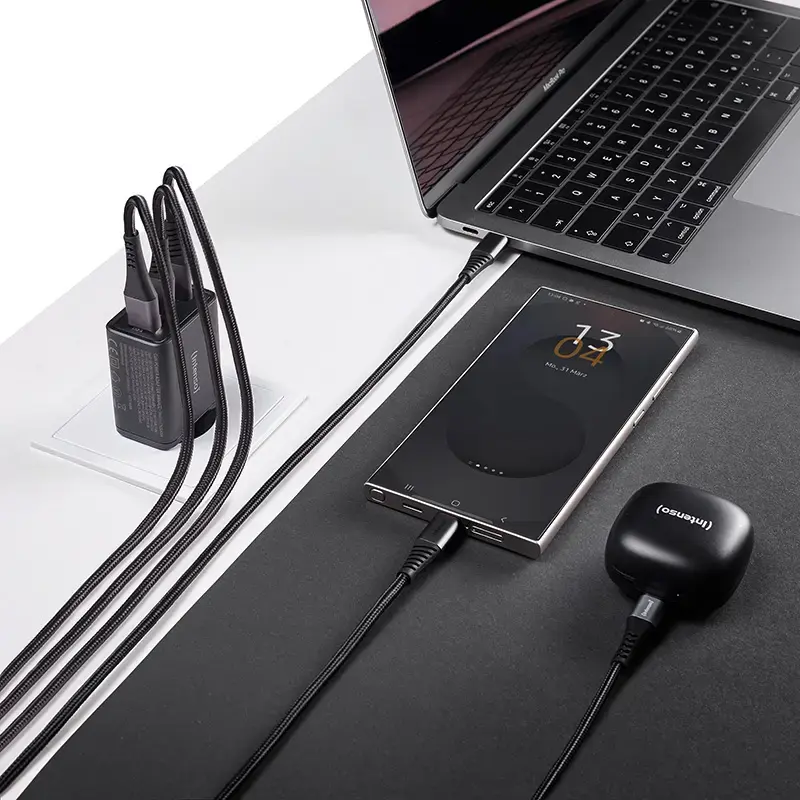 Intenso W65ACC 65W USB-C ir USB-A įkroviklis (juodas)