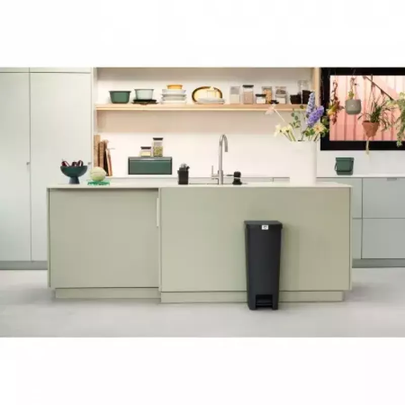 Brabantia šiukšlių dėžė 40L kampinė pilka 800023