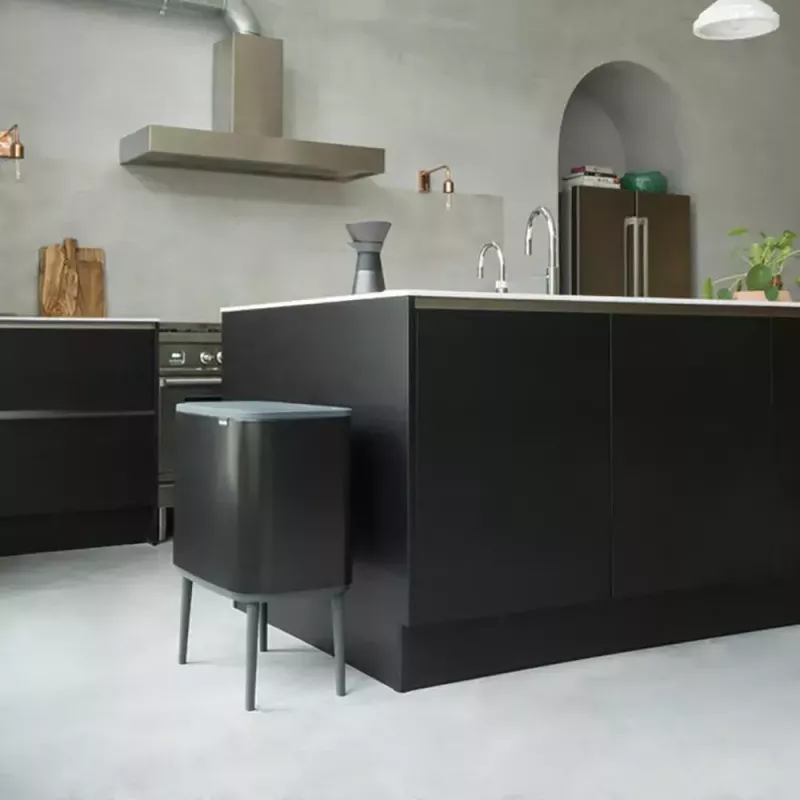 Šiukšliadėžė Brabantia 316067 33L stačiakampė nerūdijančio plieno juoda