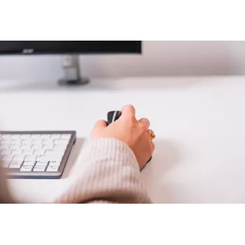BakkerElkhuizen Oyster Wired pelė, ambidekstrinė, vertikalaus dizaino, lazerinė, USB-A, 1200 DPI, juoda, sidabrinė