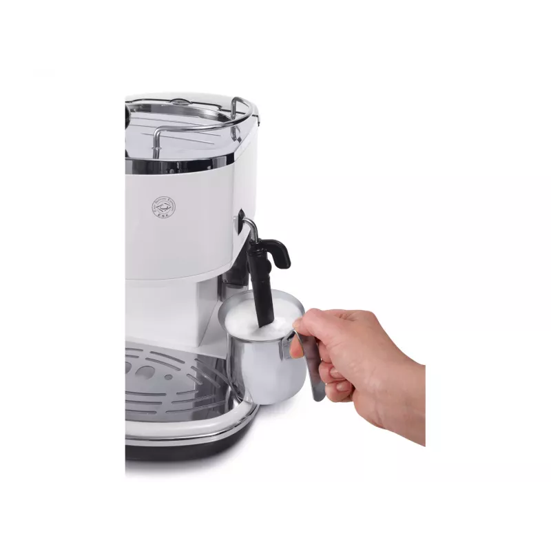 Espresso aparatas De’Longhi ECO 311.W — rankinis, 15 bar, 1,4 L, 2 puodeliai, šildymo funkcija