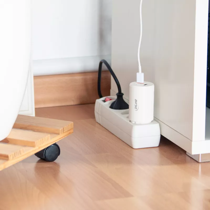 InLine USB PD maitinimo šaltinis, GaN įkroviklis, 3 prievadai, Dual USB-C + USB-A, 65 W, baltas