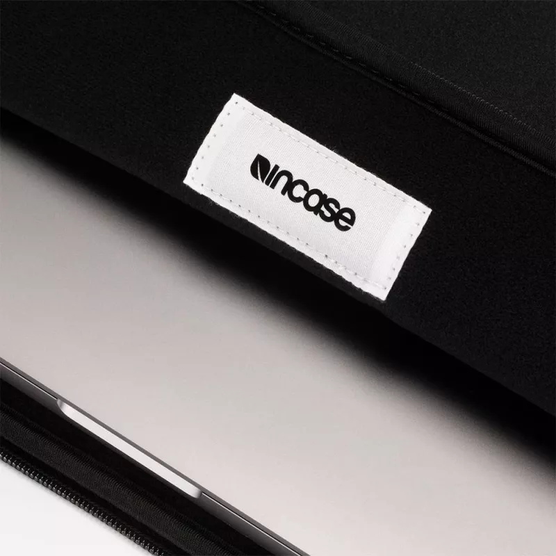 Incase Classic Sleeve dėklas 16 colių (40,6 cm) nešiojamiesiems kompiuteriams, juodas