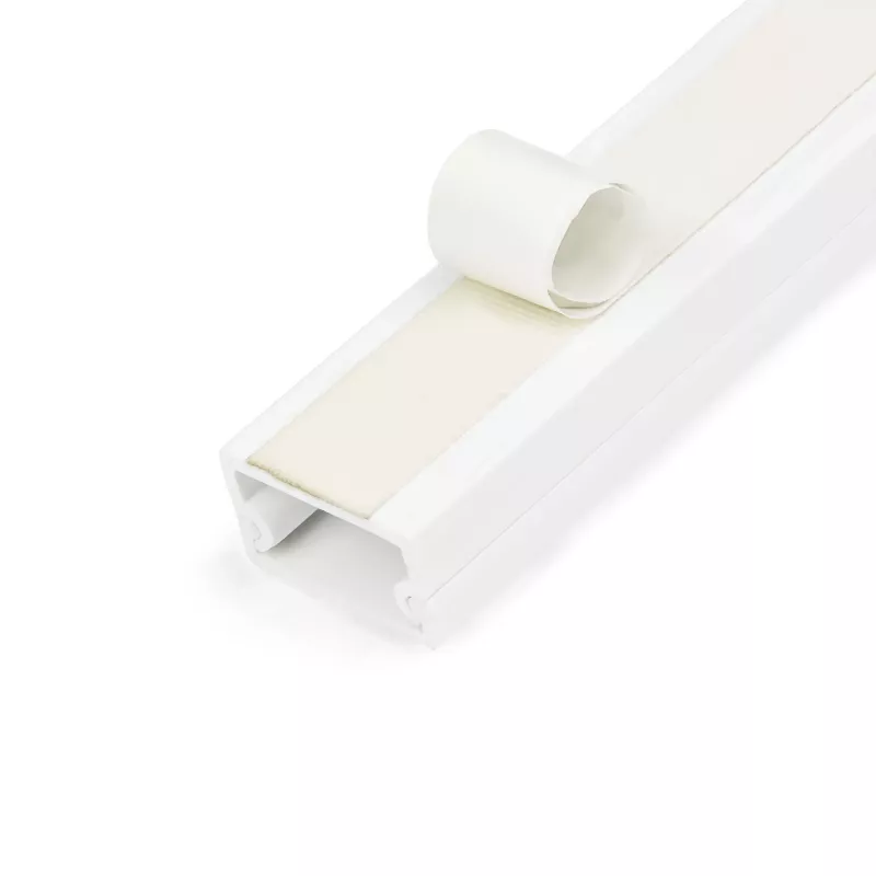 StarTech.com kabelių valdymo kanalas su lipnia juosta ir dangteliu, 3/4 colio (19 mm) plotis x 3/8 colio (11 mm) aukštis – 1 m ilgio, PVC, tinka iki 6 kabelių, UL sertifikuotas