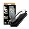 Apsauginė plėvelė PanzerGlass SAFE. by iPhone 17 Pro – itin plati PET plėvelė su juodu rėmeliu, sausa aplikacija, atspari įbrėžimams ir smūgiams