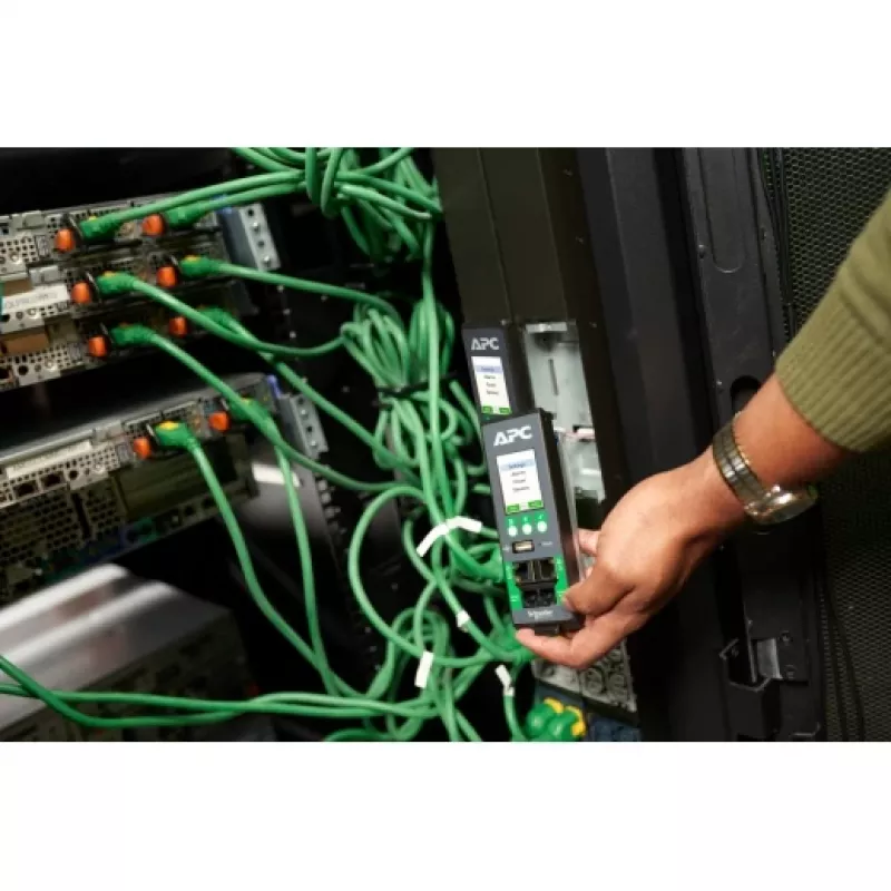 APC NetShelter Rack PDU Advanced, matuojamas išvadas, trifazis, 22,1kW 400V 32A arba 17,3kW 415V 30A, 48 išvadų, IEC309