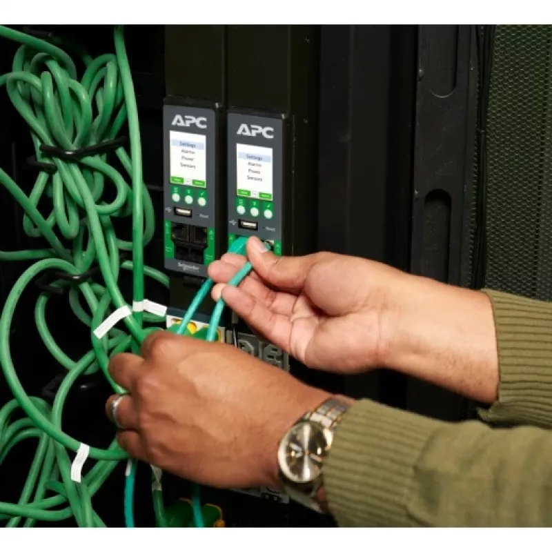 APC NetShelter Rack PDU Advanced, matuojamas išvadas, trifazis, 22,1kW 400V 32A arba 17,3kW 415V 30A, 48 išvadų, IEC309