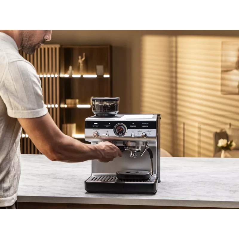 Pusiau automatinis espresso aparatas KRUPS XP801T su įmontuotu malūnėliu, 3 L vandens talpa, 2 puodelių išėjimu, juodas/nerūdijantis plienas
