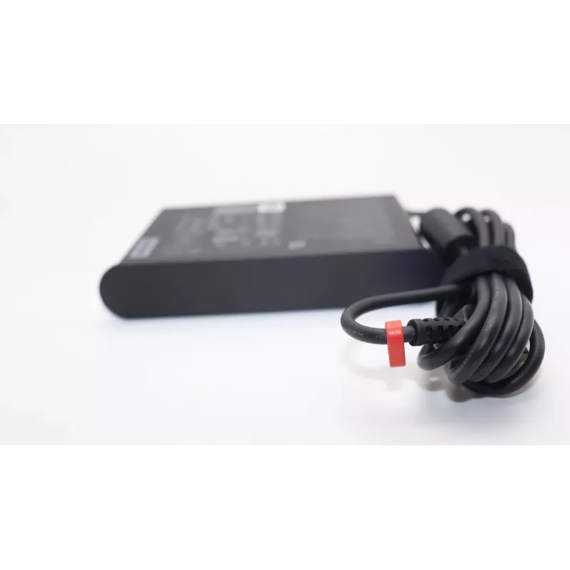 Lenovo 5A11K67847 maitinimo adapteris / keitiklis 135 W, juodas