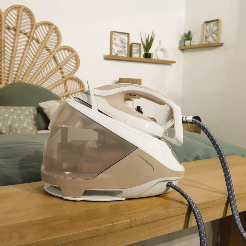 Tefal Pro Express Eco GV9E22E0 garinė lyginimo stotis 2200 W 1.8 L Durilium AirGlide Autoclean padas Smėlio, Balta