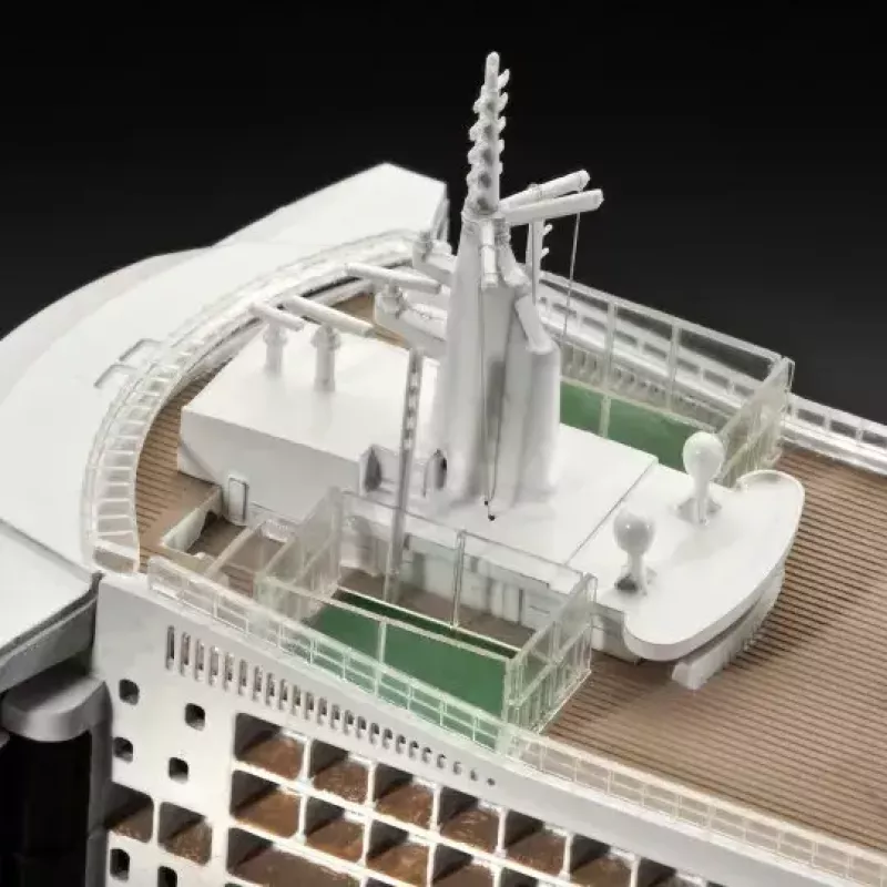 „Revell Queen Mary 2“ keleivinio laivo modelio surinkimo rinkinys, mastelis 1:700